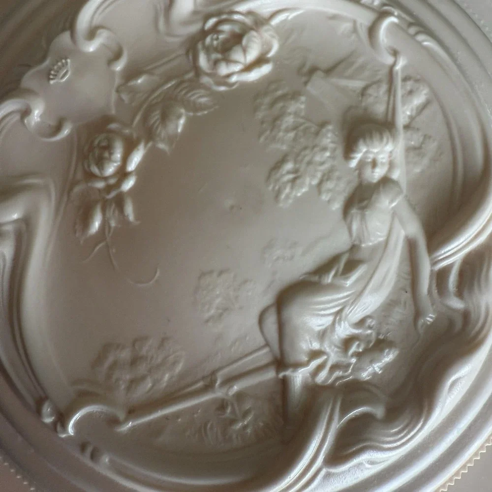 Vtg White Shoulders Bath Powder 8 Oz Poof Art Deco Style Embossed Lid w/ Powder